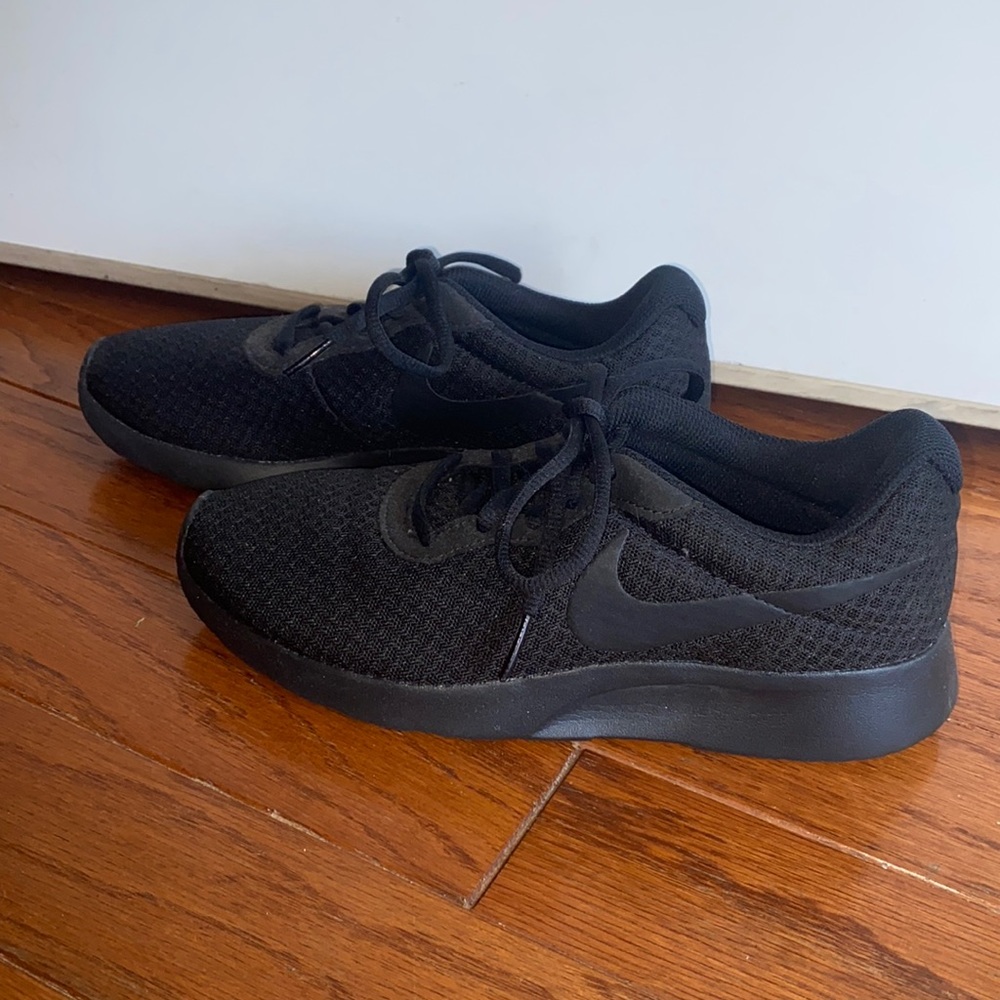 Nike Tennis Shoes Women’s